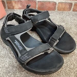 Teva men’s Minam black sandals size 8